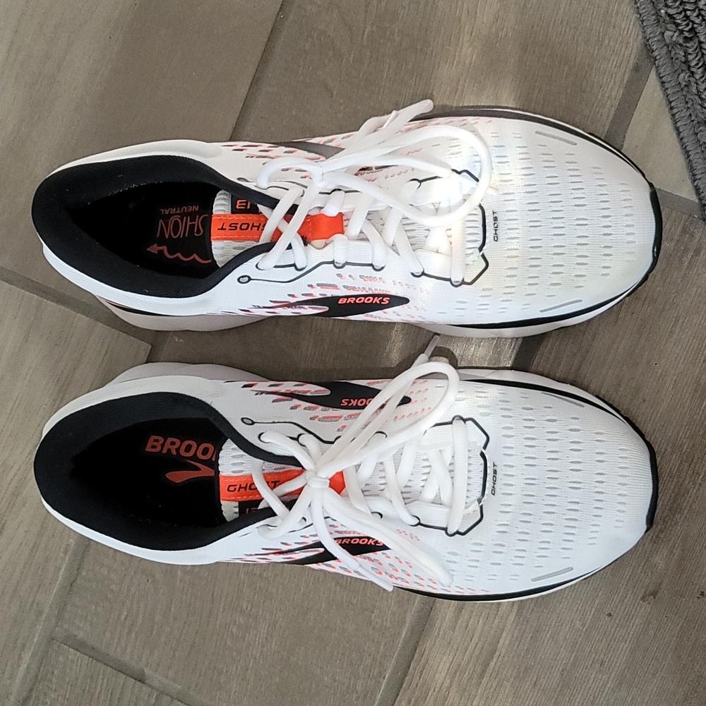 EUC Brooks Ghost 13 Women's shoe in size 11 (D)